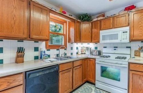 Ludington Cabaña | 2 BR, 2 BA cottage on Middle Bayou of Hamlin Lake.