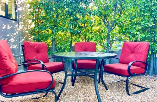 Lucerne - Higuera Casa | 2 BR 2 BA - Eco House and Garden Vacation Retreat and Remote Workspace for Families, Couples and Solo Travelers in Coveted Culver