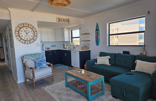 Ormond-by-the-Sea Condominio | 2 BR/ 2 BA oceanfront end unit condo with stunning ocean views, pool, and WIFI.