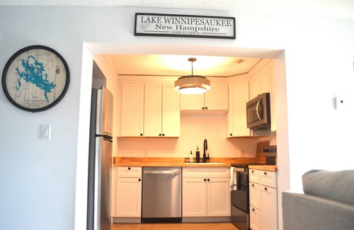 Weirs Beach Condominio | 2 BR, 2 Bath Condo, walking distance to Weirs Beach, restaurants and much more!