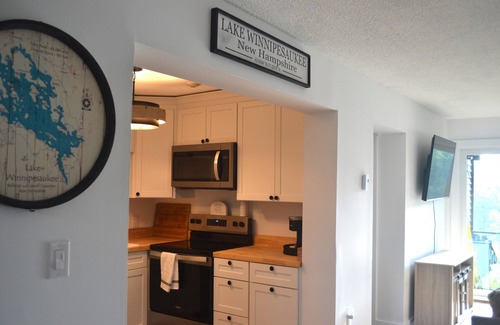 Weirs Beach Condominio | 2 BR, 2 Bath Condo, walking distance to Weirs Beach, restaurants and much more!