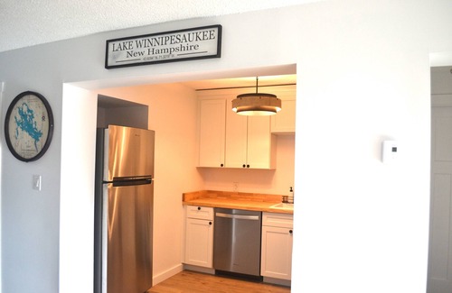 Weirs Beach Condominio | 2 BR, 2 Bath Condo, walking distance to Weirs Beach, restaurants and much more!
