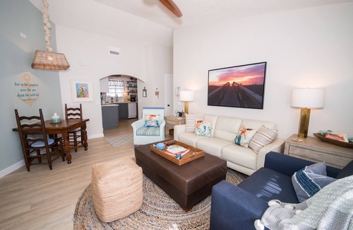 Bradenton Beach Casa | Acaba de ser renovado 2 dormitorios, 2 baños completos en Anna Maria Island pasos a la playa