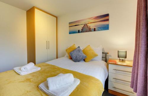 Coventry Apartamento | 2-BR Apartment, En-suite, Allocated Parking, next to Playground
