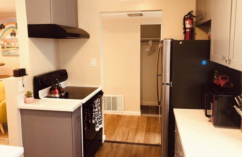 Belmont Apartamento | 2-BR apt hot spot for working professionals or families in the Belmont Hills