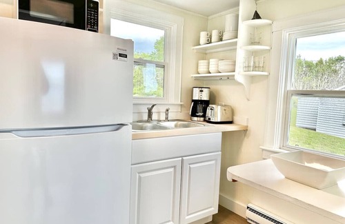 Bernard Casa | 2 BR Beachfront Home + Large Deck [Harbor Hideout]