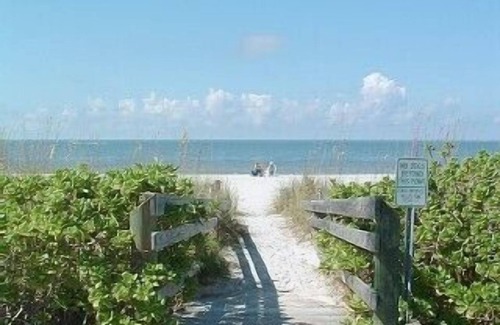 Indian Rocks Beach Cabaña | 2-br Beachside Cottage with Pool