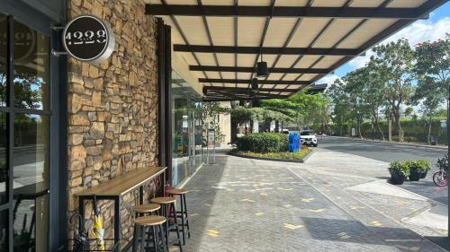 Bagumbayan Apartamento | 2 BR Condo Free Wifi & Netflix - Circulo Verde, Eastwood Libis, Quezon City