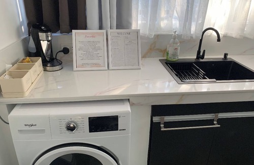 Antipolo Condominio | 2 BR condo w/ BREAKFAST PARKING NETFLIX DISNEY+ WIFI AND TOILETRIES