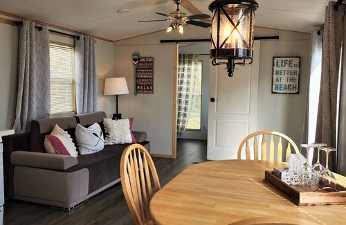 Sherkston Cabaña | 2 BR Cottage at Sherkston Shores Resort - 100 meters to Erie Lake Sandy Beach