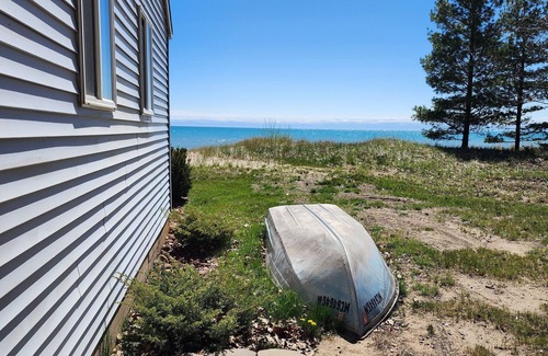 Greenbush Cabaña | 2 BR Cottage on the Sandy Beaches of Lake Huron- Greenbush- Sunrise Side