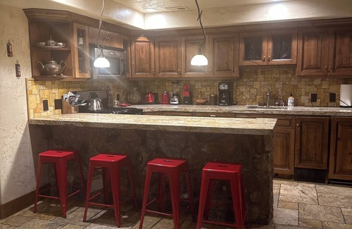 Cottonwood Heights Apartamento | 2 BR Cozy Retreat. Close to freeway and mountains.