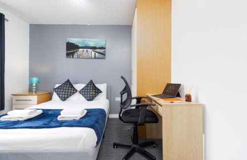 Coventry Apartamento | 2-BR Executive En-Suite Apartment by MBiZ