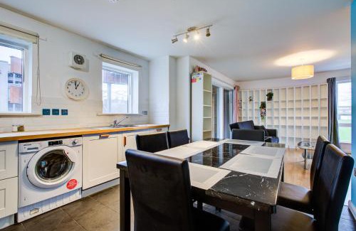 North Kensington Apartamento | 2 BR Flat Near Westfield, Hospital, Stadium & Uni