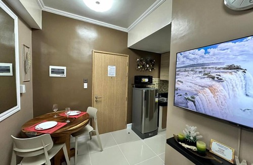 Paranaque Condominio | 2 BR Fully Furnished Condo in Parañaque with Pool and Parking - Bloom Unit 1135
