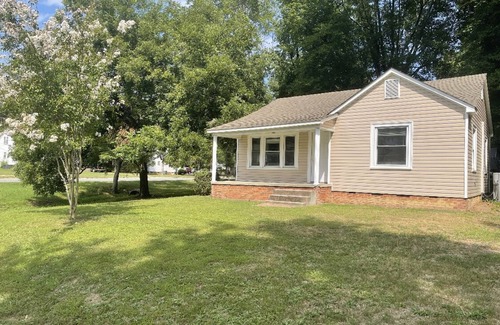 Kannapolis Casa | 2 BR House / Close to Concord & Charlotte attractions / No pet fee!