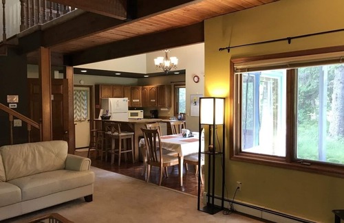Alyeska Casa | 2 BR & Loft, Quiet space surrounded by trees with sauna!