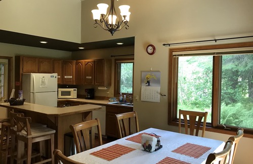 Alyeska Casa | 2 BR & Loft, Quiet space surrounded by trees with sauna!
