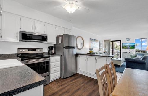 Myrtle Beach Apartamento | 2 BR Ocean Forest Villa Steps Away From Pristine Sandy Beaches