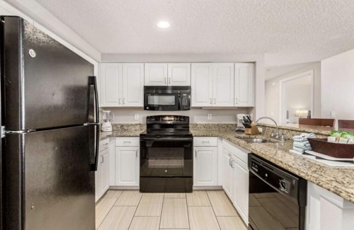 Brush - Stewarts Complejo | 2 BR Resort Managed Suites at Wyndham Ocean Walk - 4 Pools, Lazy River, Beach!