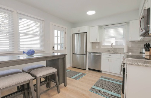 Southend Casa | 2-BR Sea Coral Beach House - 1.5 blocks from beach