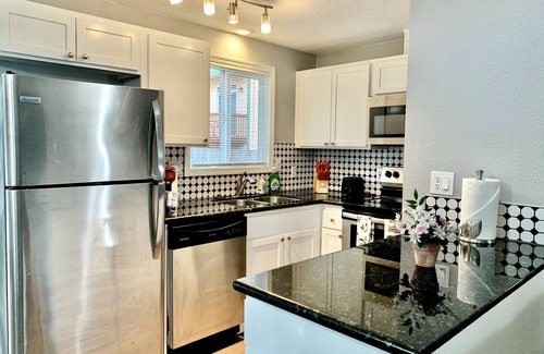 Aloha Casa | 2 BR Single Story Townhouse w King Bed