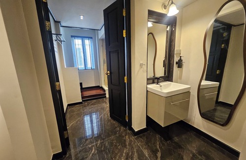 Samphanthawong Casa | 2 BR Soho house Lux |Walk to Chinatown|MRT|Pier
