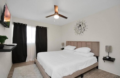 The Galleria Apartamento | 2-BR Stellar Stay #4 at The Galleria