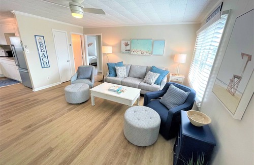Emerald Isle Casa | 2 BR steps from beach access, dog-friendly NO FEE!