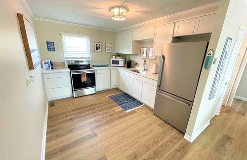 Emerald Isle Casa | 2 BR steps from beach access, dog-friendly NO FEE!
