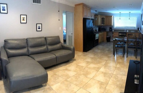 Highlands - Perkins Apartamento | 2 br Steps from Tiger Stadium