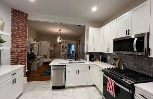 University District Apartamento | 2 BR Totally Renovated and Chic