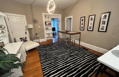 University District Apartamento | 2 BR Totally Renovated and Chic