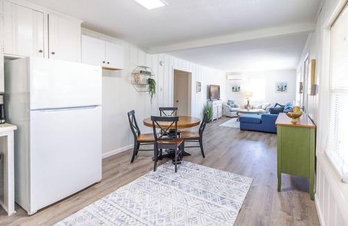 Caine Woods Apartamento | 2 BR Upper Condo in North OC/Fenwick