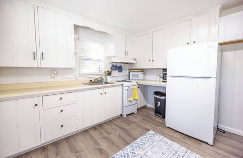 Caine Woods Apartamento | 2 BR Upper Condo in North OC/Fenwick