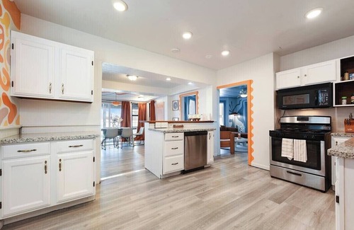 Brighton Heights Casa | 2-BR Vibrant Home | Fire Pit | Sleeps 4 | Downtown | PA