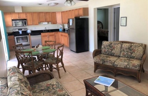 Laurel Villa | 2 BR VILLA SUITE w/ queen bed