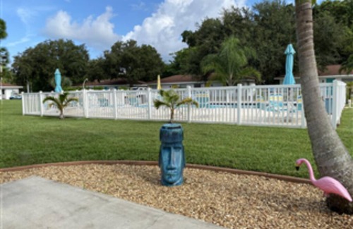 Laurel Villa | 2 BR VILLA SUITE w/ queen bed