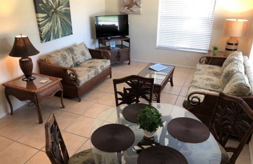 Laurel Villa | 2 BR VILLA SUITE w/ queen bed