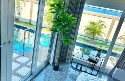 Pratumnak Hill Casa | 2 BR villa with private swimming pool and jacuzzi 350m from beach
