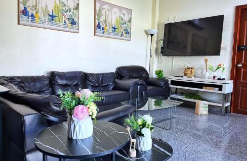 Pratumnak Hill Casa | 2 BR villa with private swimming pool and jacuzzi 350m from beach