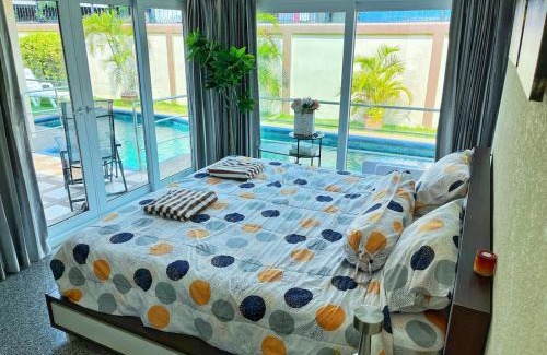 Pratumnak Hill Casa | 2 BR villa with private swimming pool and jacuzzi 350m from beach