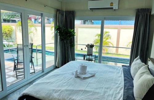 Pratumnak Hill Casa | 2 BR villa with private swimming pool and jacuzzi 350m from beach