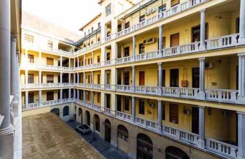 Palace District Apartamento | 2 BR w AC Extravagant Gallery Loft by NeWave Apartments