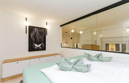 Palace District Apartamento | 2 BR w AC Extravagant Gallery Loft by NeWave Apartments
