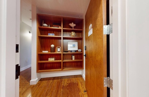 Danville Casa | 2 BR w/ private patio! Walking distance to best bars and restaurants in town!