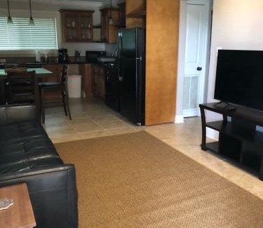 Highlands - Perkins Apartamento | 2 br washer dryer Near LSU Tiger Stadium