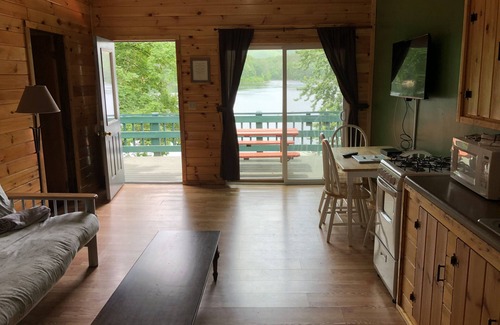 Lake Luzerne-Hadley Cabina | Suites de 2 dormitorios frente al mar Lodge