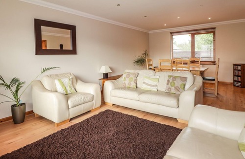 Marybank Cabaña | 2 BRAEVIEW, pet friendly, with a garden in Beauly