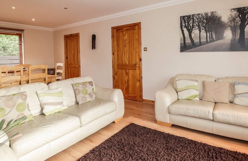 Marybank Cabaña | 2 BRAEVIEW, pet friendly, with a garden in Beauly